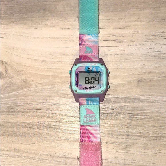 Shark Leash. Worn a handful of times - Picture 1 of 1